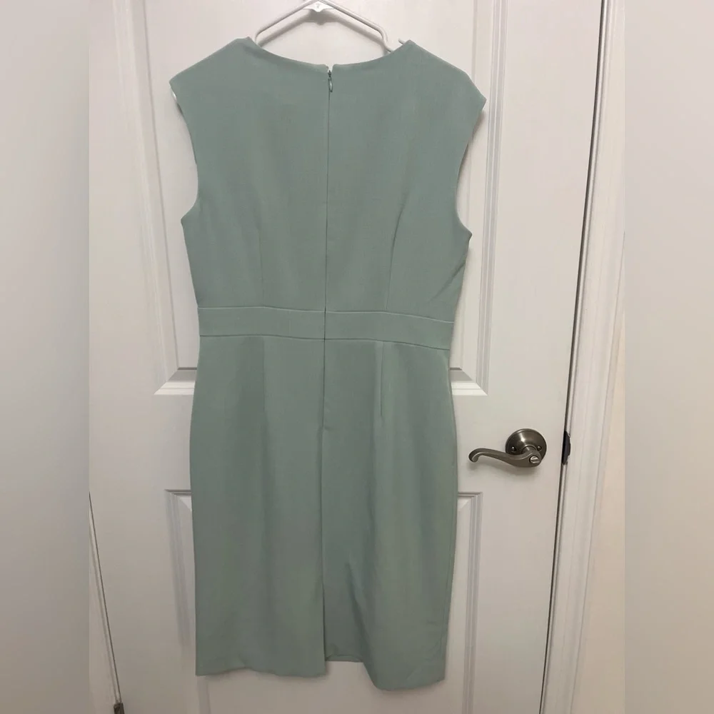 Kasper Stretch Crepe Crew Neck Sleeveless Sheath Dress in Sea Glass Green NWOT 6 - Picture 3 of 3